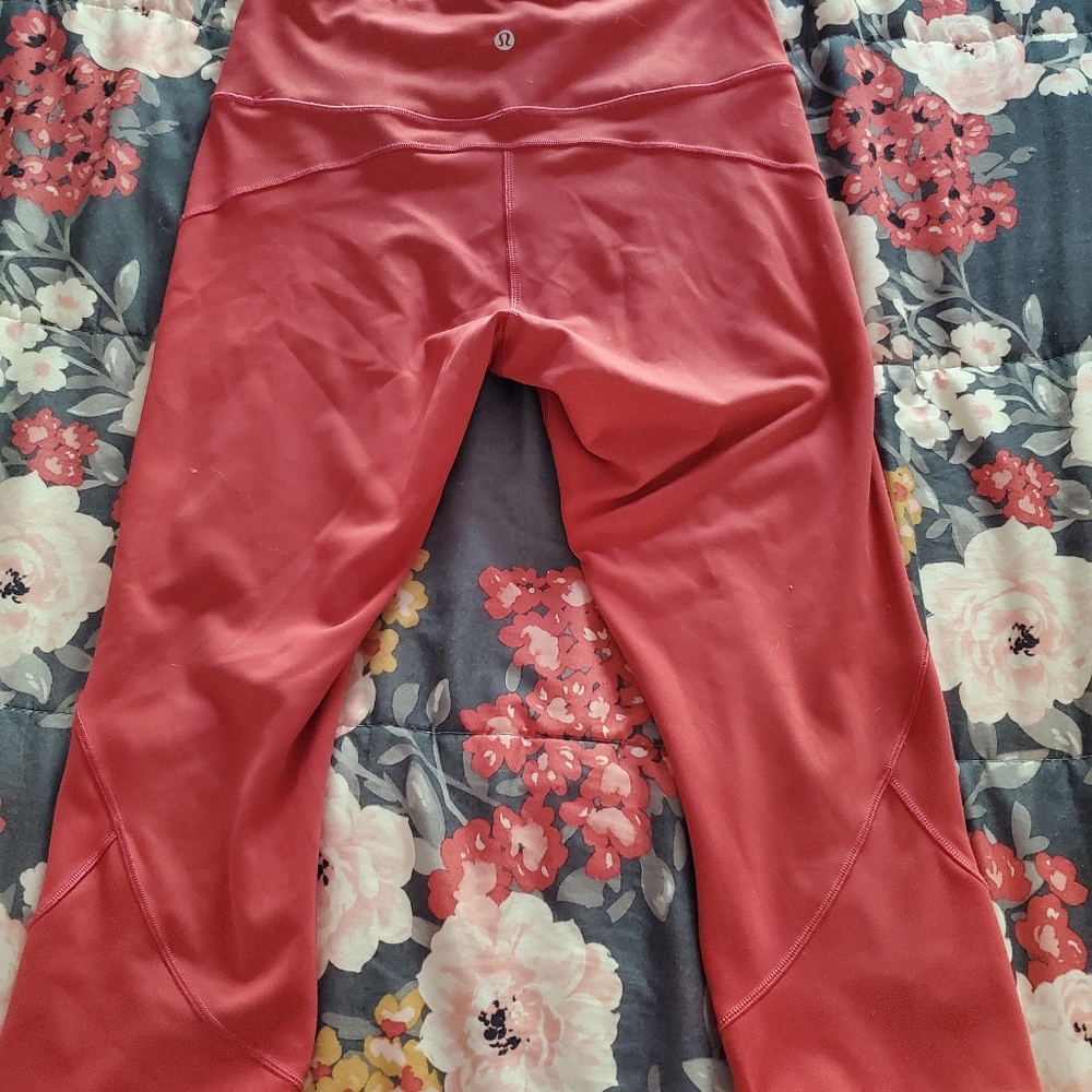 Lululemon coral capri